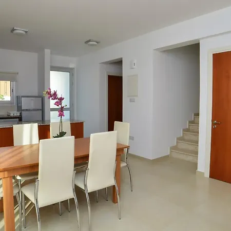 9 Coral Bay