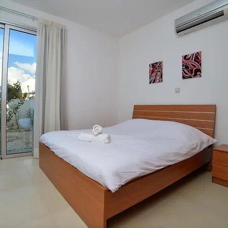 9 * Coral Bay